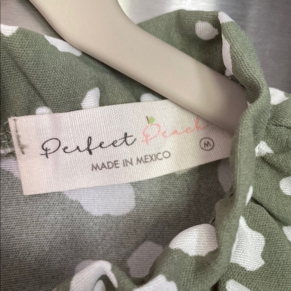 Green and White Spotted Ruffled Long Sleeve Blouse with Peter Pan Collar - Picture 2 of 5